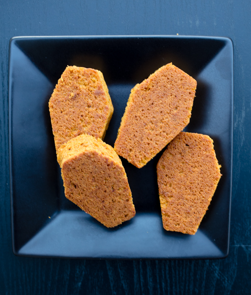 vegan pumpkin spice coffin cake