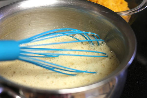 making vegan pumpkin pie cookie filling