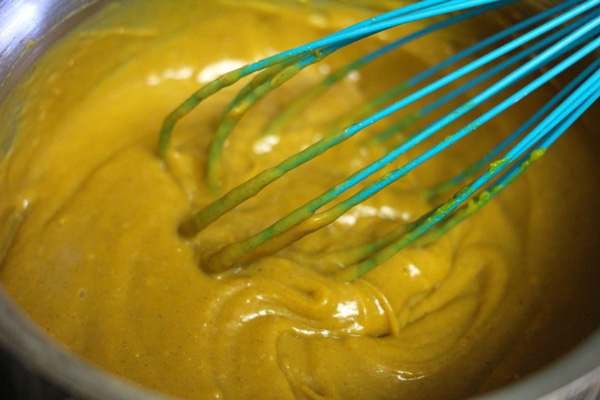 making pumpkin pie cookie filling