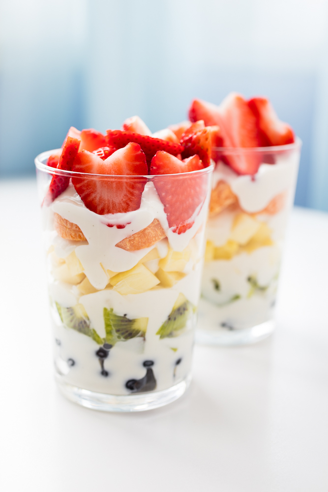 Vegan yogurt parfait